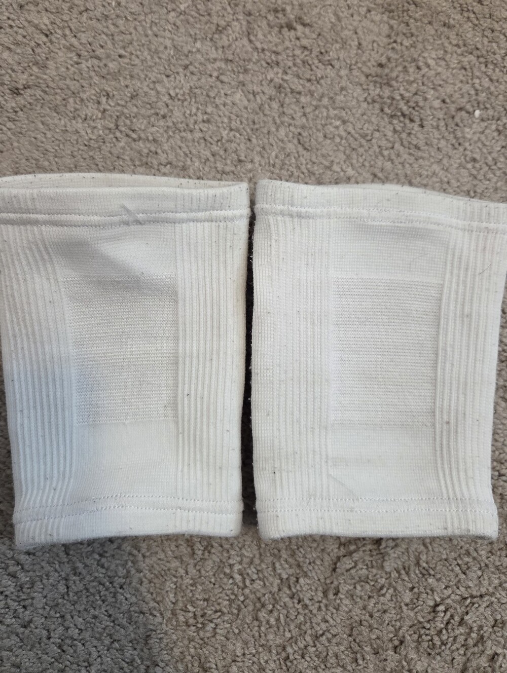 Wilson White Padded Volleyball Knee Pads - Picture 3 of 4